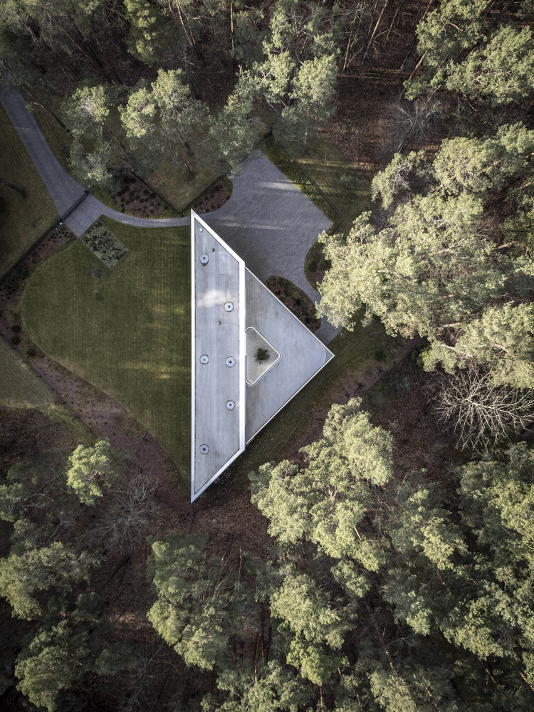 trim-house-robert-konieczny-plus-kwk-promes_1-3
